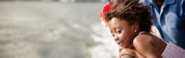 Niña con una flor. 